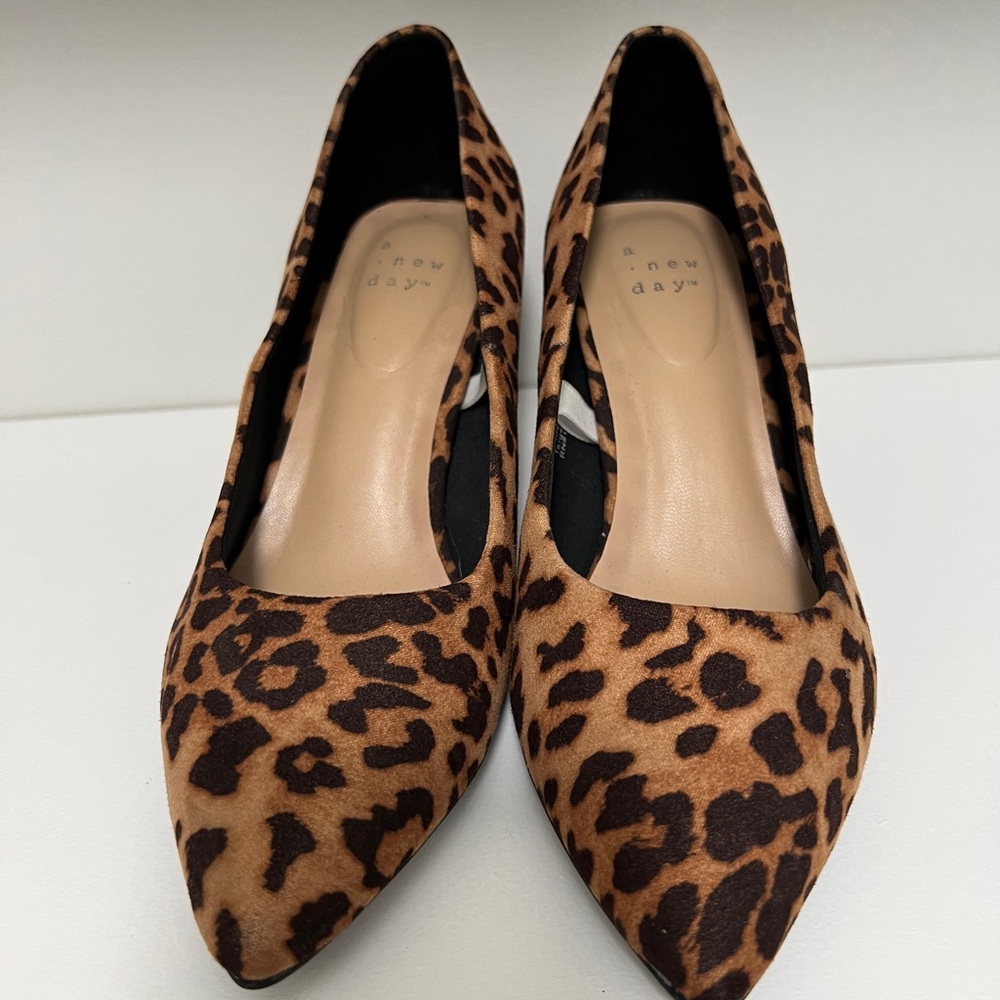 Leopard Pattern Point Toe Chunky Heeled Faux